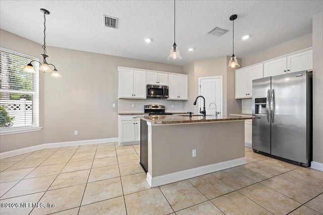 28 FOREST EDGE Drive, St. Johns, FL 32259