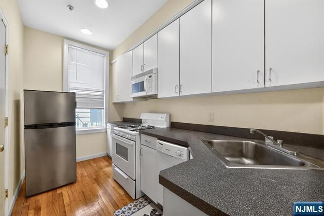 358 3rd Street 3R, Hoboken, NJ 07030