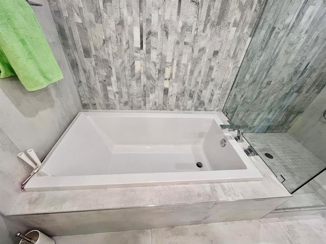 5550 N OCEAN Drive 6D, Singer Island, FL 33404