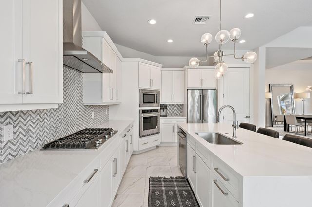 9338 Crestview Circle, Palm Beach Gardens, FL 33412