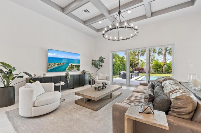 9338 Crestview Circle, Palm Beach Gardens, FL 33412