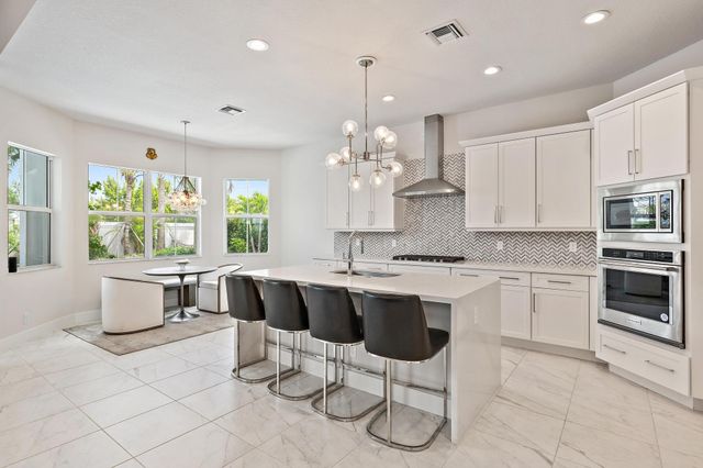 9338 Crestview Circle, Palm Beach Gardens, FL 33412