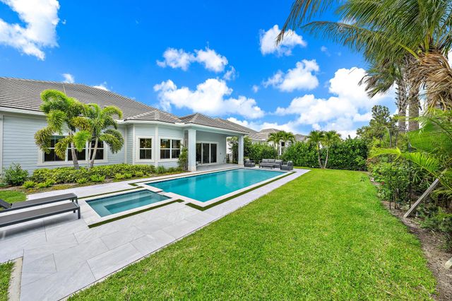 9338 Crestview Circle, Palm Beach Gardens, FL 33412