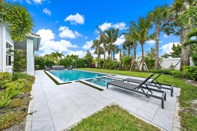 9338 Crestview Circle, Palm Beach Gardens, FL 33412