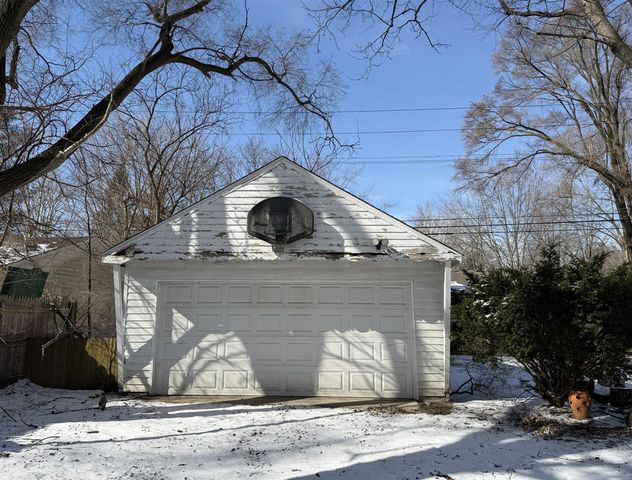 2420 Emmons Avenue, Rochester Hills, MI 48307