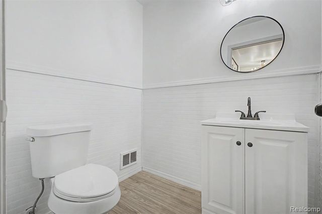 9025 Newport Way, Livonia, MI 48150