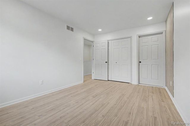 9025 Newport Way, Livonia, MI 48150