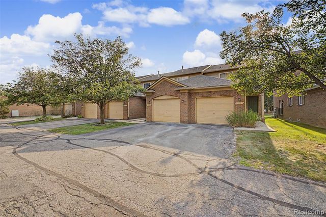 9025 Newport Way, Livonia, MI 48150