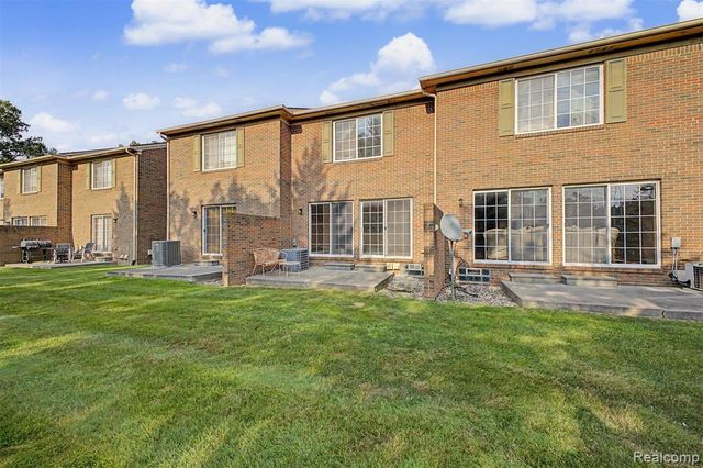 9025 Newport Way, Livonia, MI 48150