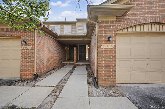 9025 Newport Way, Livonia, MI 48150