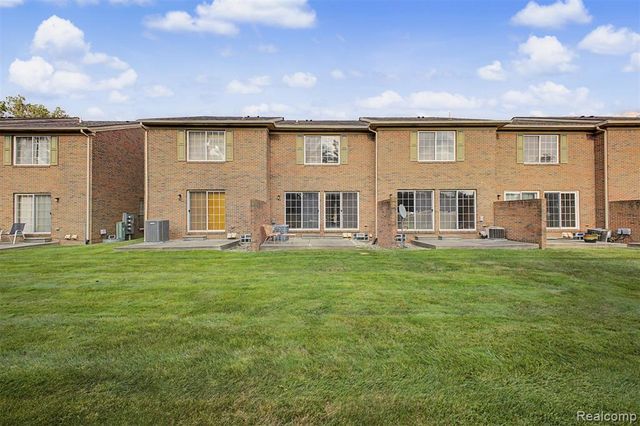 9025 Newport Way, Livonia, MI 48150