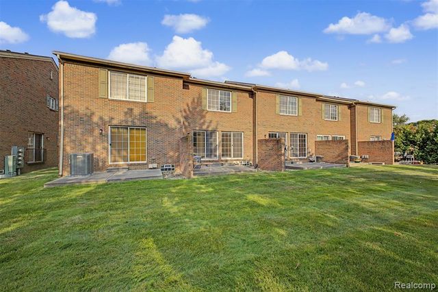 9025 Newport Way, Livonia, MI 48150