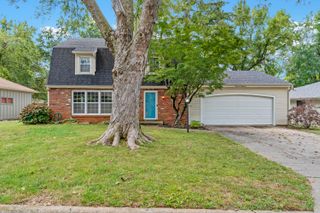 1418 East Walnut Lawn Street, Springfield, MO 65804
