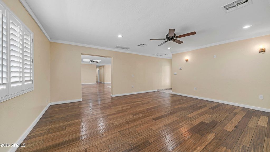 Image 15 of property listing at 1001 W NORTHERN Avenue, Phoenix, AZ 85021