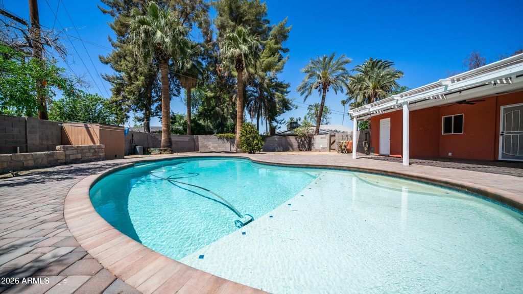 Image 25 of property listing at 1001 W NORTHERN Avenue, Phoenix, AZ 85021