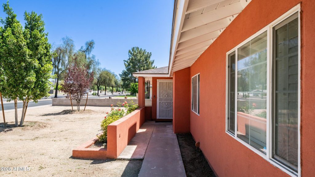 Image 5 of property listing at 1001 W NORTHERN Avenue, Phoenix, AZ 85021