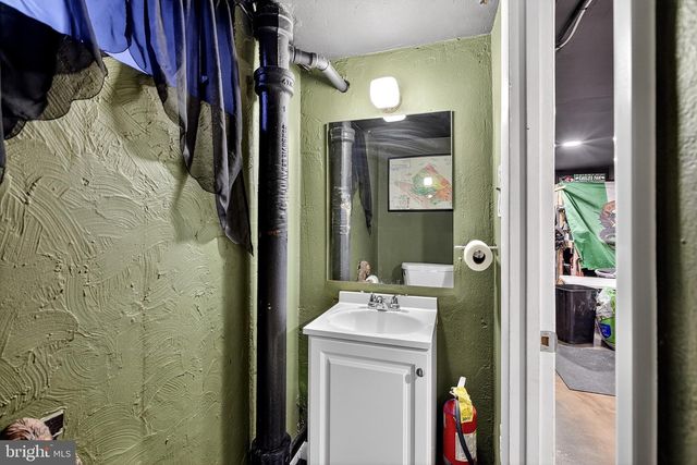 210 BEECHWOOD RD, Brookhaven, PA 19015