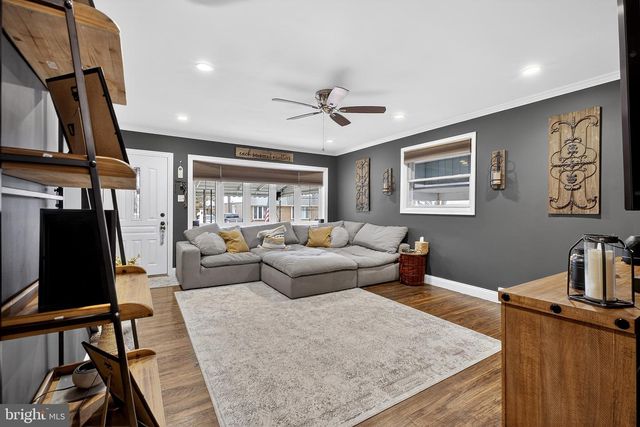 210 BEECHWOOD RD, Brookhaven, PA 19015