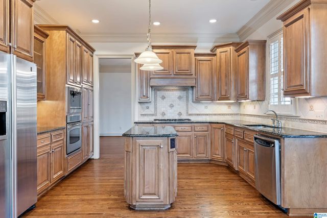 2230 OVERLOOK CREST, Vestavia Hills, AL 35226