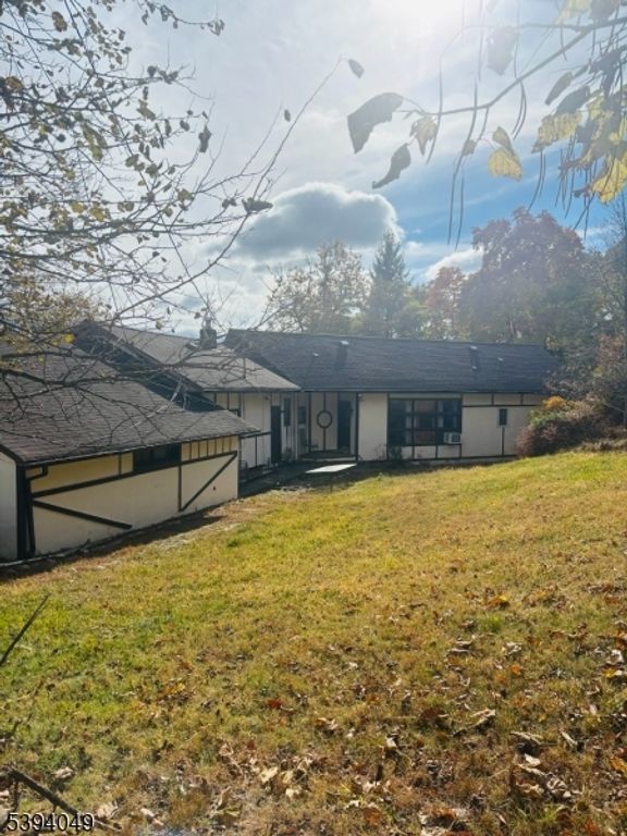 334 Lakeside Blvd, Hopatcong Boro, NJ 07843