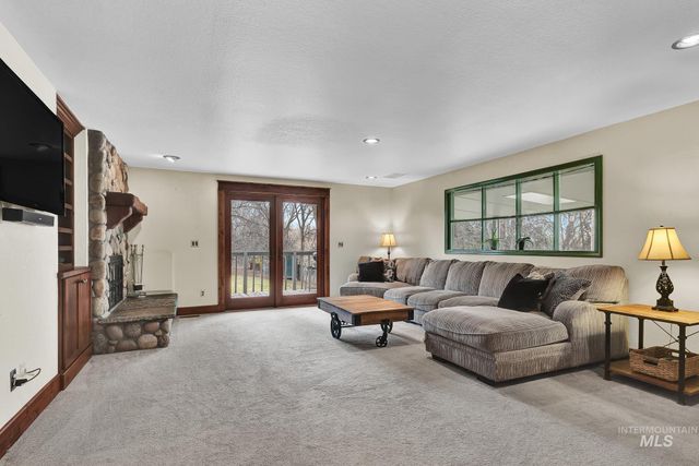 457 E Beacon Light Rd, Eagle, ID 83616