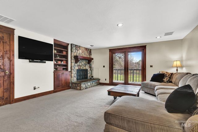 457 E Beacon Light Rd, Eagle, ID 83616