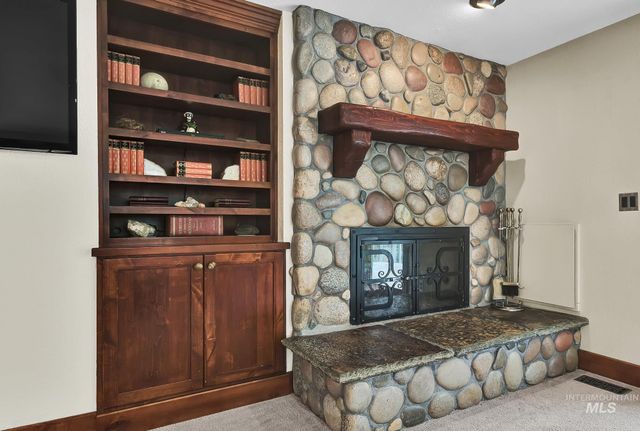 457 E Beacon Light Rd, Eagle, ID 83616