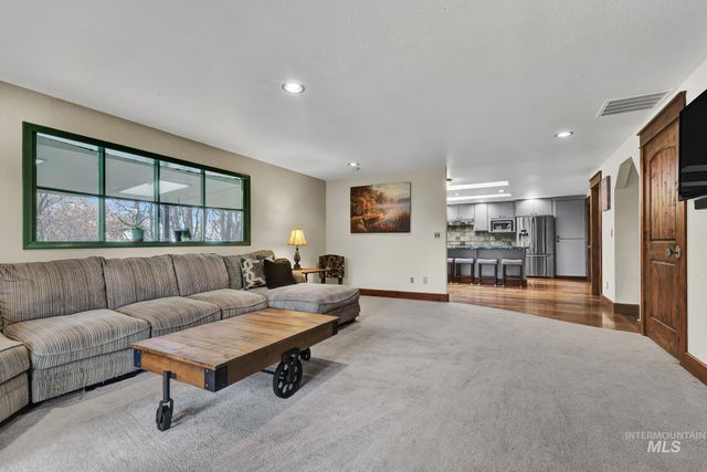 457 E Beacon Light Rd, Eagle, ID 83616