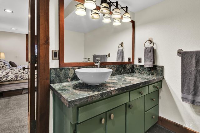 457 E Beacon Light Rd, Eagle, ID 83616