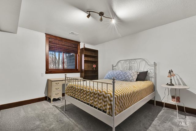 457 E Beacon Light Rd, Eagle, ID 83616