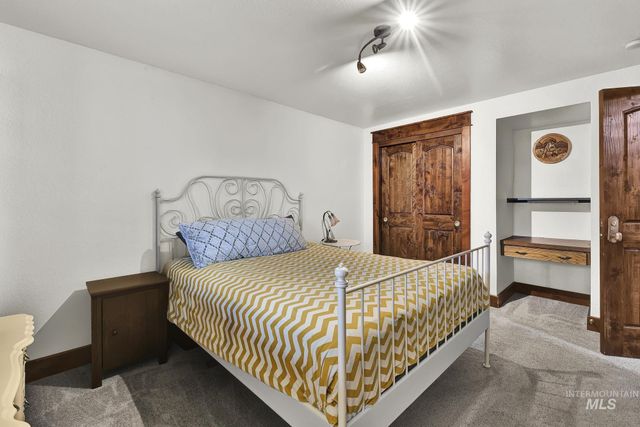 457 E Beacon Light Rd, Eagle, ID 83616