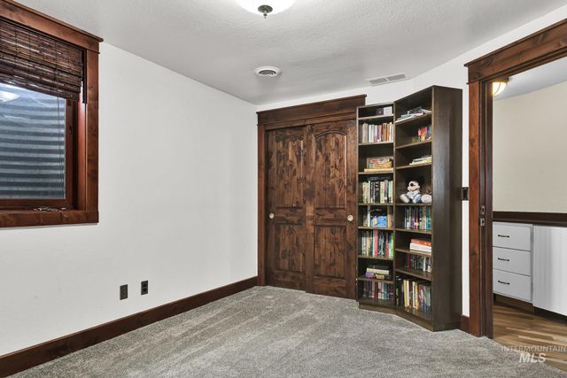 457 E Beacon Light Rd, Eagle, ID 83616