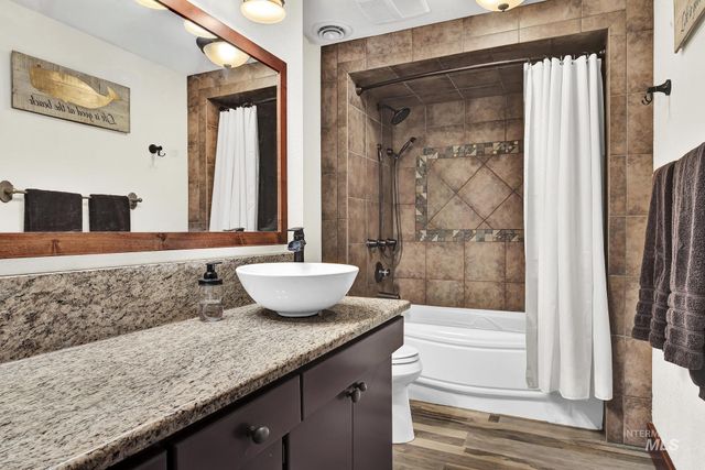 457 E Beacon Light Rd, Eagle, ID 83616