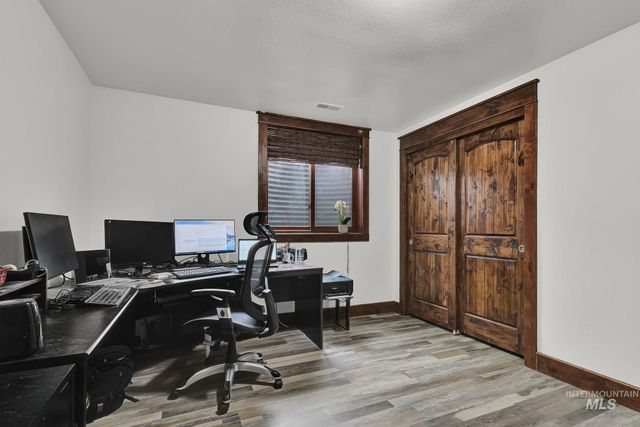 457 E Beacon Light Rd, Eagle, ID 83616