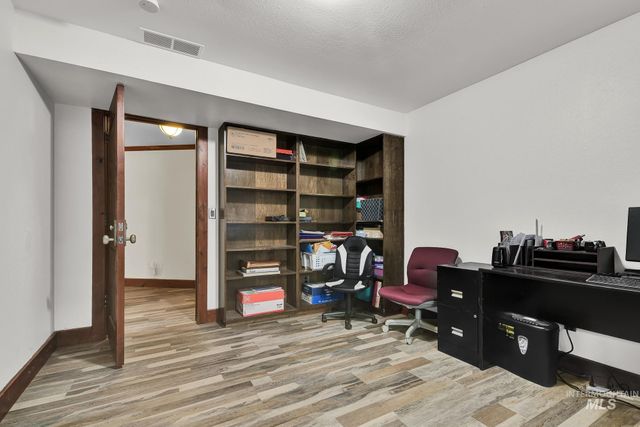 457 E Beacon Light Rd, Eagle, ID 83616