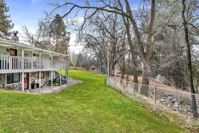 457 E Beacon Light Rd, Eagle, ID 83616