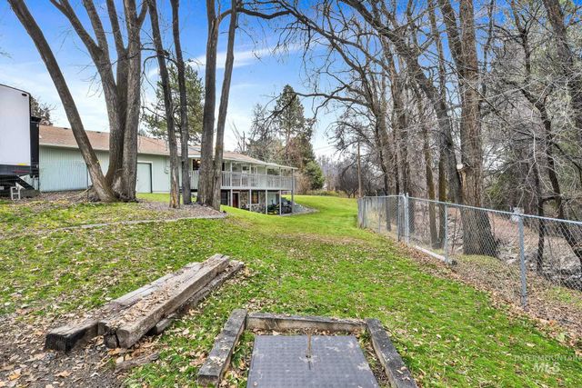 457 E Beacon Light Rd, Eagle, ID 83616