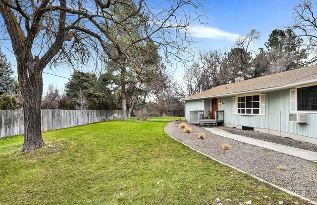 457 E Beacon Light Rd, Eagle, ID 83616