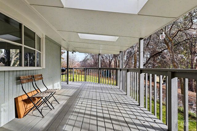 457 E Beacon Light Rd, Eagle, ID 83616