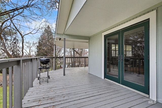 457 E Beacon Light Rd, Eagle, ID 83616