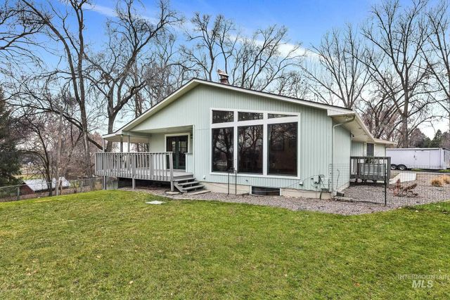 457 E Beacon Light Rd, Eagle, ID 83616