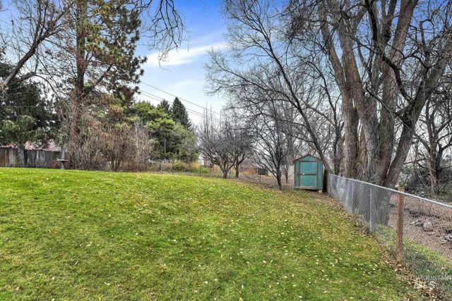 457 E Beacon Light Rd, Eagle, ID 83616