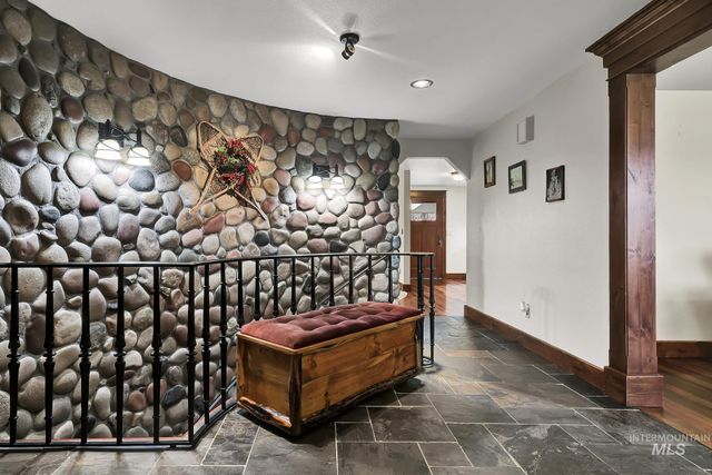 457 E Beacon Light Rd, Eagle, ID 83616