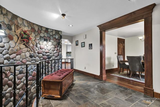 457 E Beacon Light Rd, Eagle, ID 83616