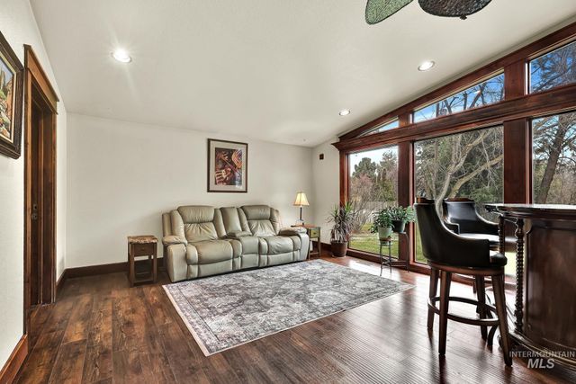 457 E Beacon Light Rd, Eagle, ID 83616