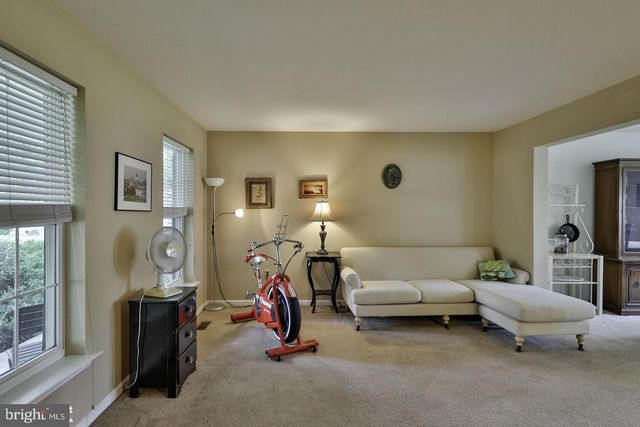 1500 WINDMILL LN, Breinigsville, PA 18031