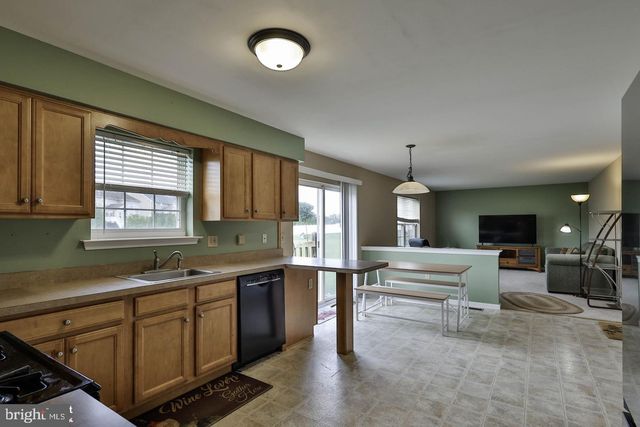 1500 WINDMILL LN, Breinigsville, PA 18031