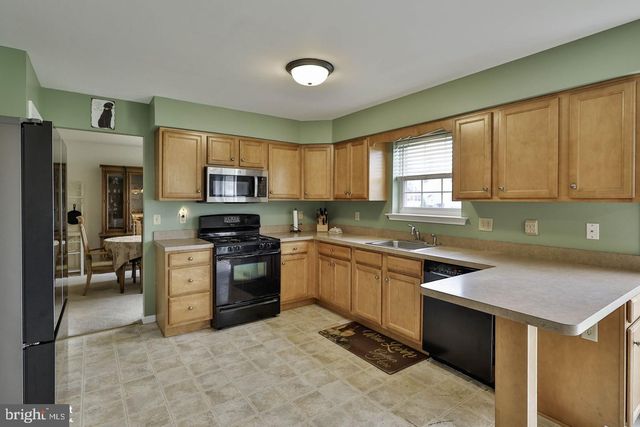 1500 WINDMILL LN, Breinigsville, PA 18031