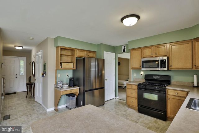1500 WINDMILL LN, Breinigsville, PA 18031