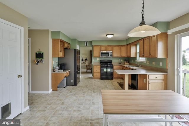 1500 WINDMILL LN, Breinigsville, PA 18031
